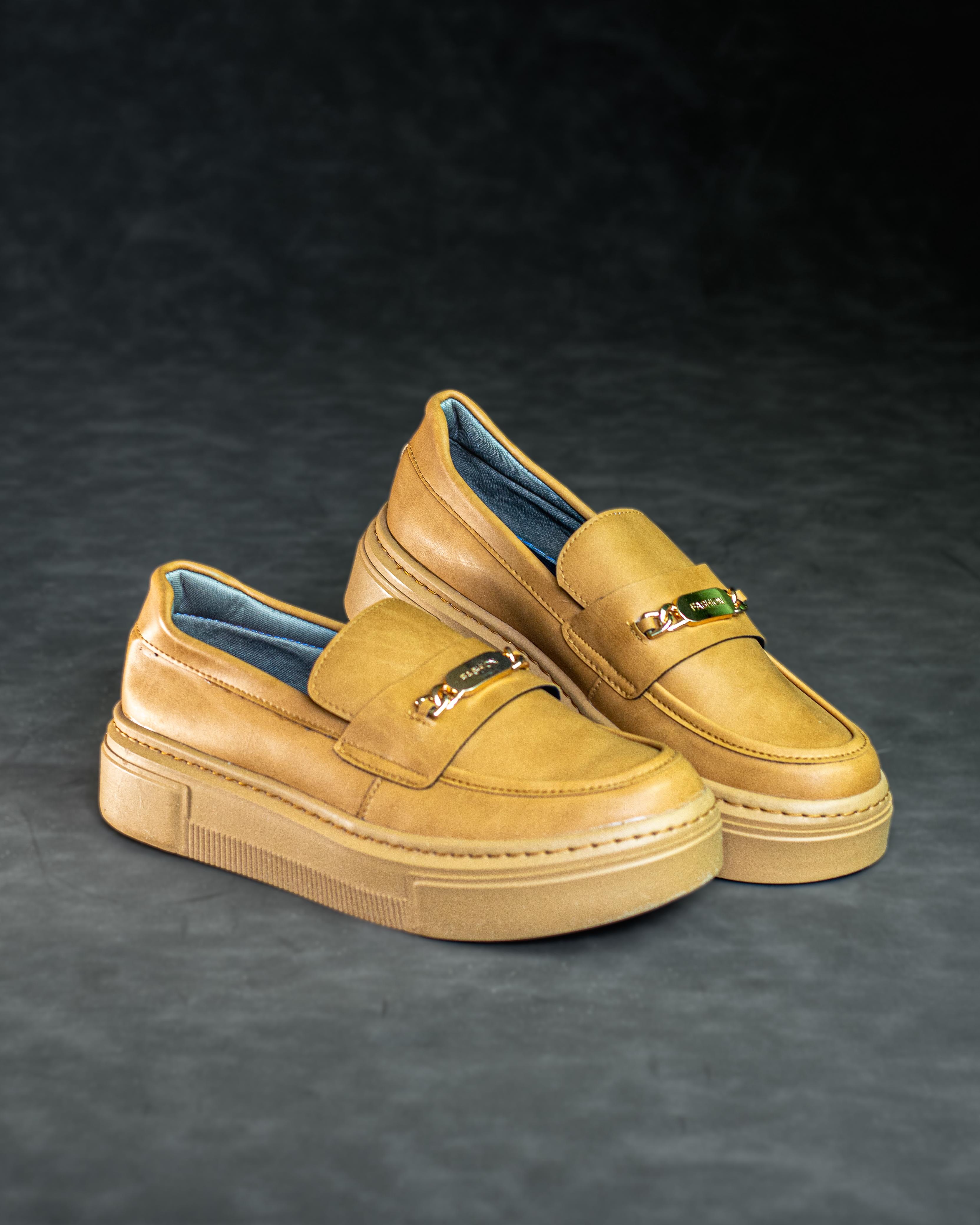 RoyalStep™ – Classic Loafers with Metallic Detail