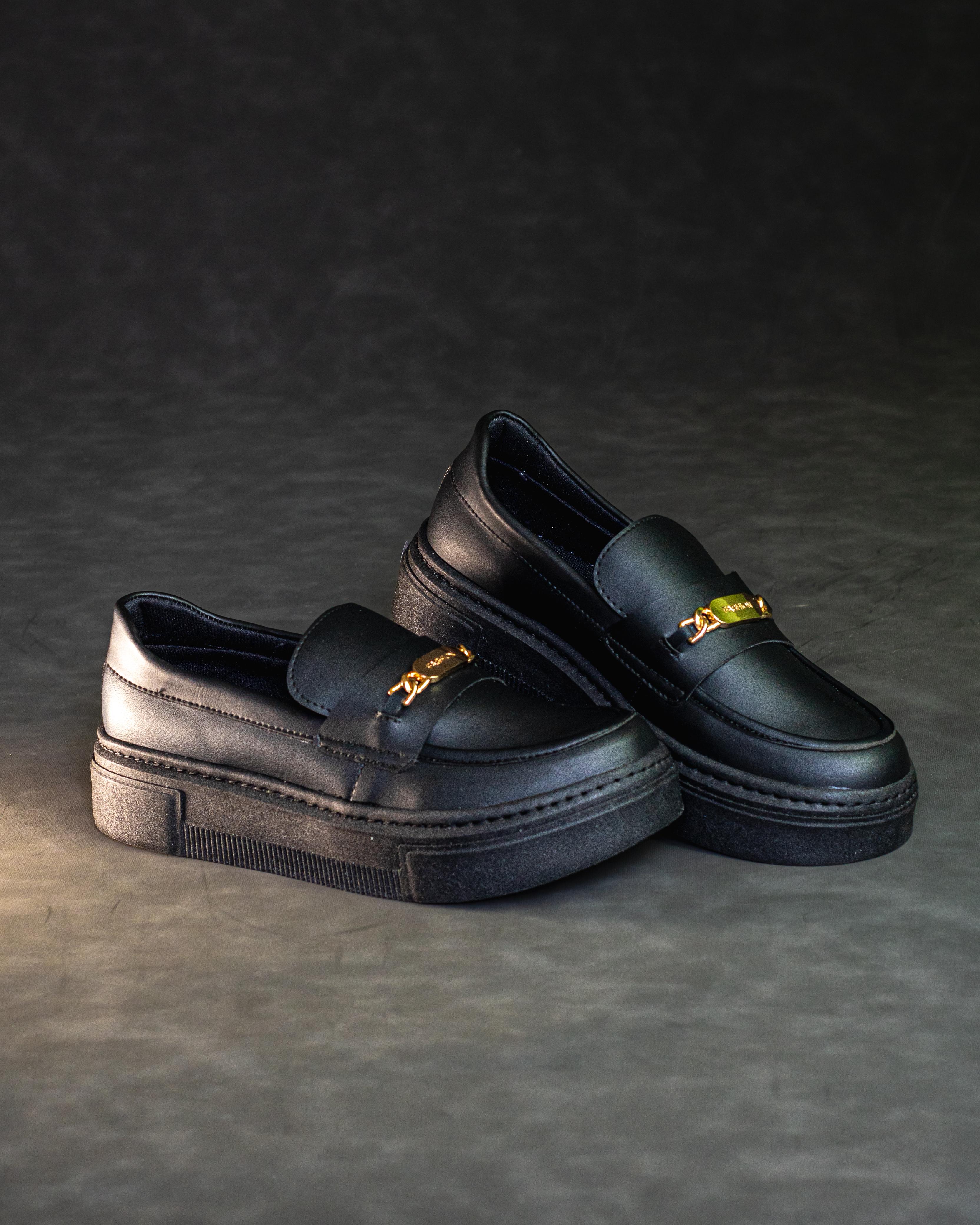 RoyalStep™ – Classic Loafers with Metallic Detail